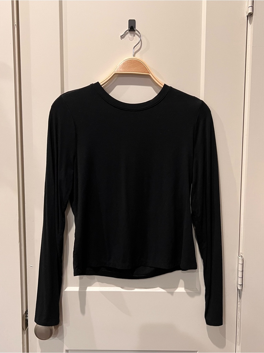 wild fable Black Long-Sleeve Crewneck Tee